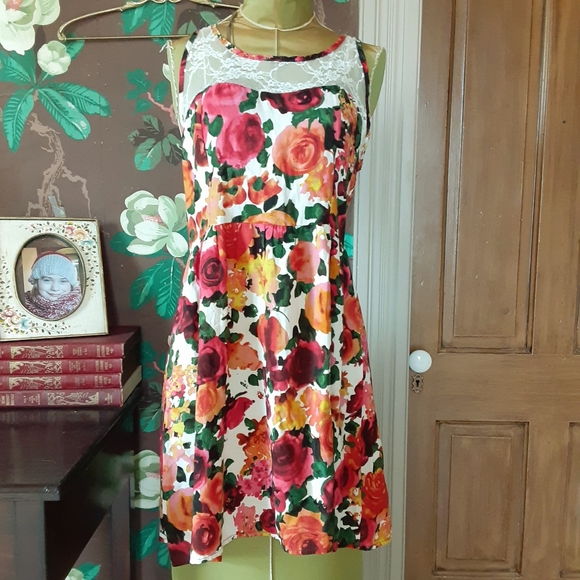 KIRRA Mini Floral Sleeveless Dress with Lace - Picture 1 of 10